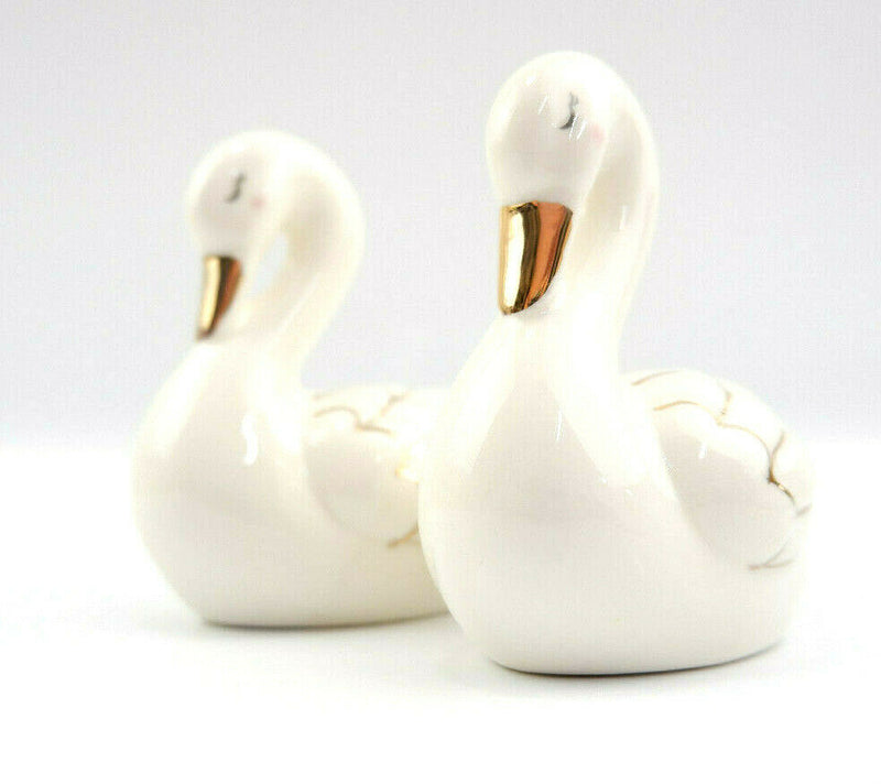 Sass and Belle Novelty Ceramic Salt & Pepper Shaker Pot Condiment Set Table Gift